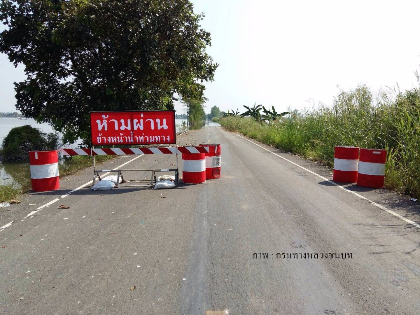 กรมทางหลวงชนบทเผยถนนได้รับผลกระทบจากน้ำท่วม 17 จังหวัด รวม 60 แห่ง