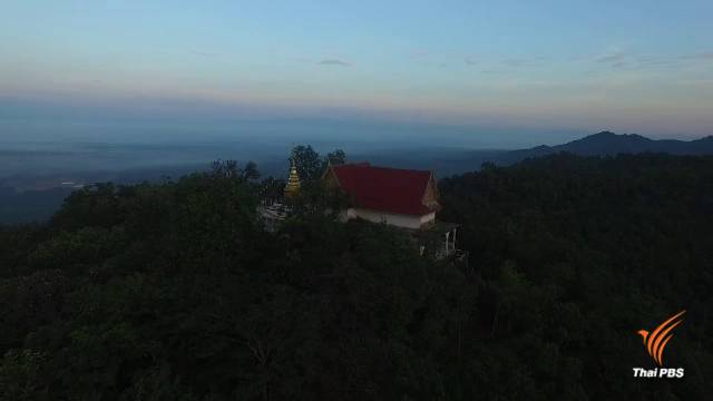 นักท่องเที่ยวชมทะเลหมอกพระธาตุดอยม่วงคำ จ.ลำปาง