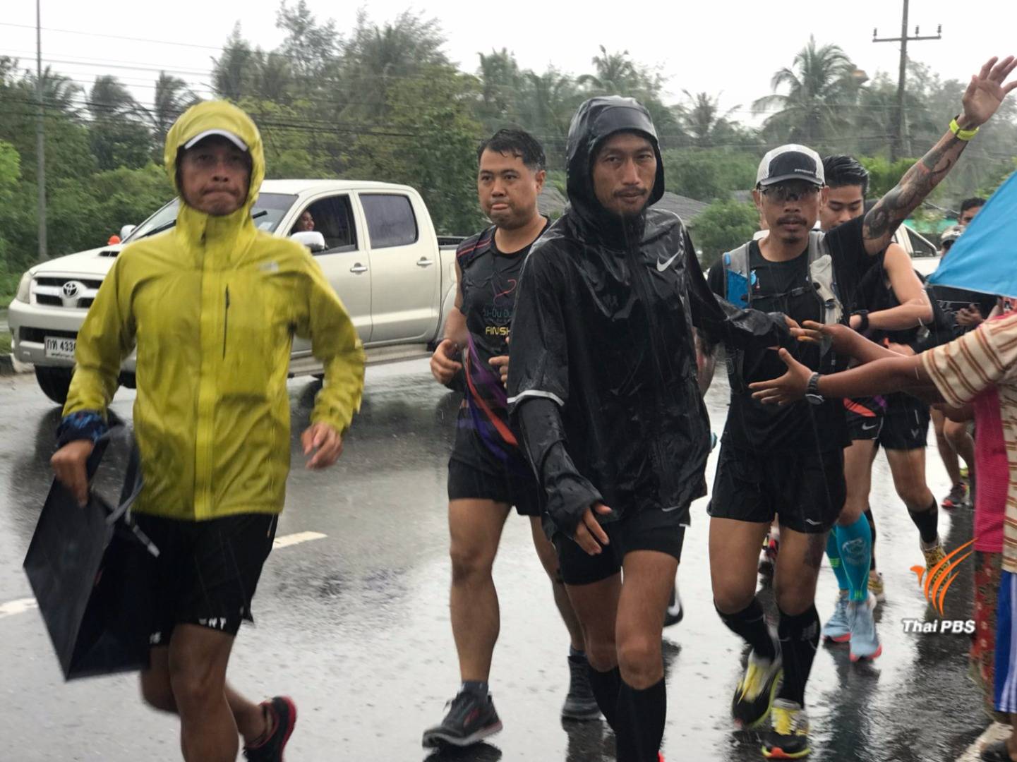 "ตูน บอดี้สแลม" ออกวิ่งวันที่ 11 ท่ามกลางสายฝน