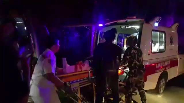 รถตู้นักท่องเที่ยวต่างชาติเบรกแตกช่วงลงเขาใหญ่ เจ็บ 3 คน