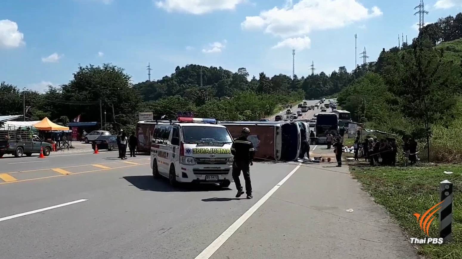 รถทัวร์เบรกแตก พลิกคว่ำทางขึ้นเขาค้อ เสียชีวิต 1 เจ็บ 30 คน