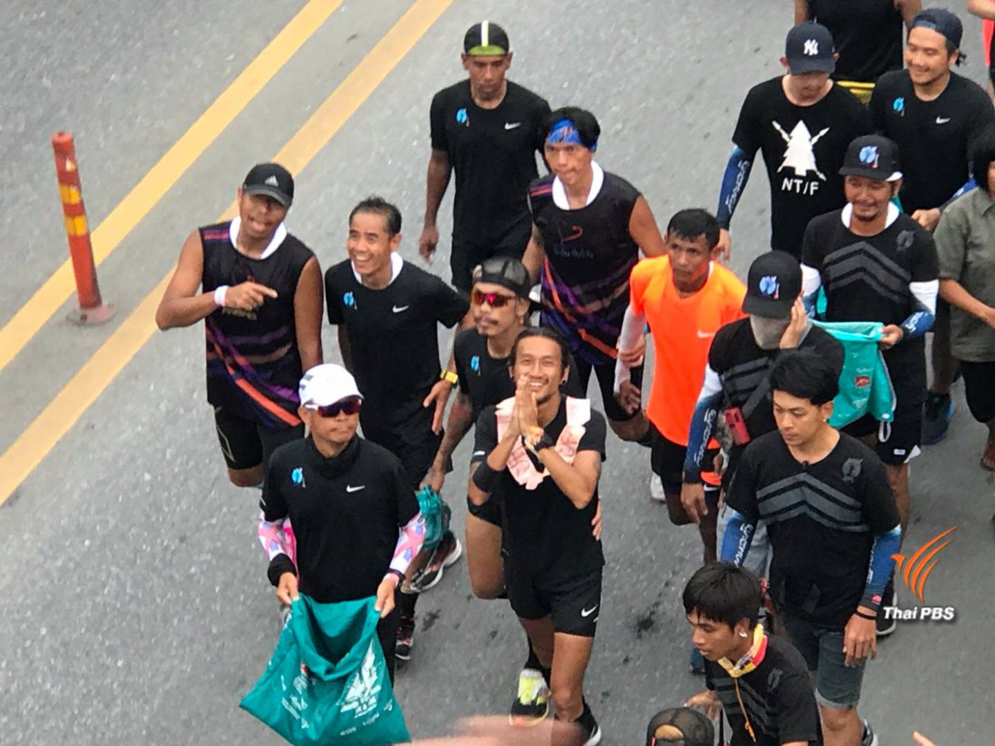 สมเด็จพระเจ้าอยู่หัว พระราชทานช่อดอกไม้-เครื่องดื่มบำรุงกำลัง ให้ “ตูน บอดี้สแลม” 15 พ.ย.