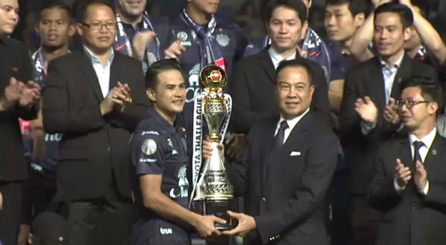 บุรีรัมย์ ฉลองเเชมป์ไทยลีกสมัยที่ 5 หลังชนะ เทโร 4-0