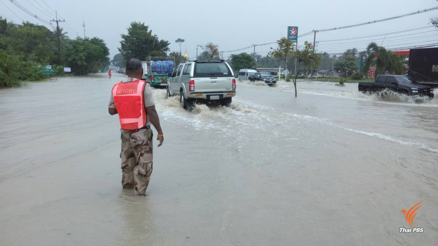 ผู้ว่าฯ ประจวบฯ สั่งเกาะติดน้ำท่วม เตือน ปชช.รับมือพายุ คืนนี้