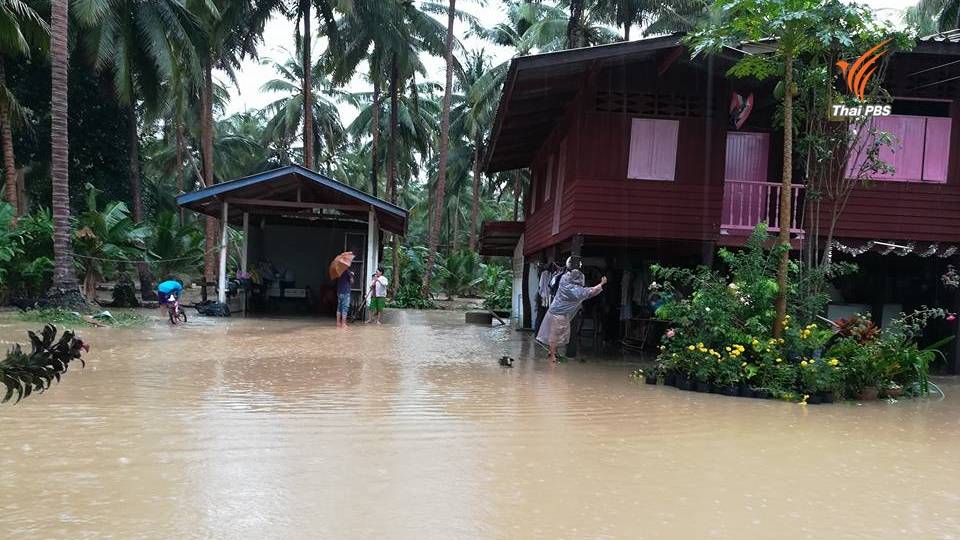 ผบ.ตร.กำชับตำรวจช่วยผู้ประสบภัยน้ำท่วมประจวบคีรีขันธ์