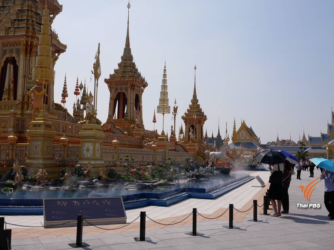 ติดป้ายห้ามเข้าพระเมรุมาศ-เชือกกั้นประติมากรรมป้องกันเสียหาย