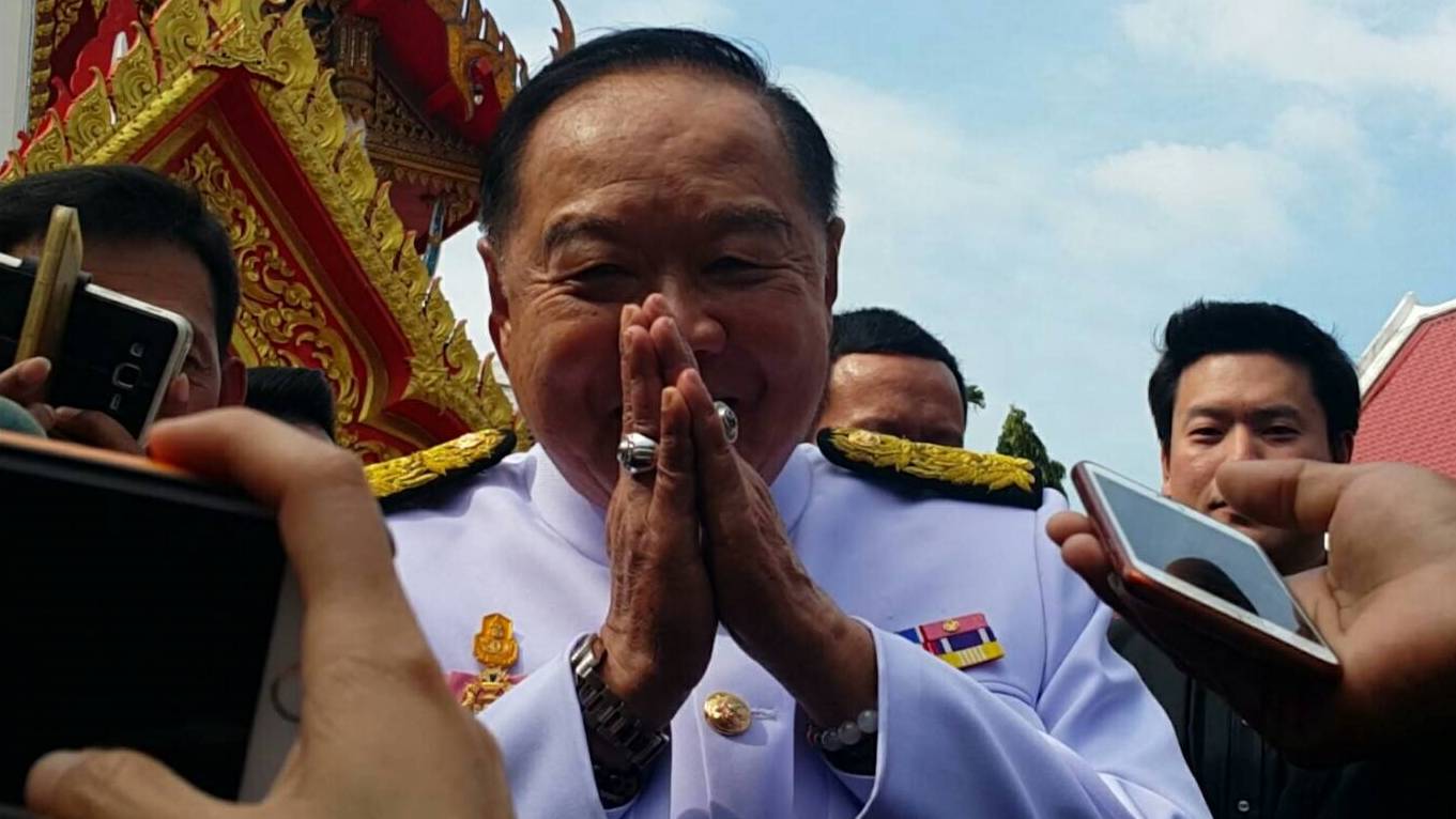 "พล.อ.ประวิตร" ไม่รู้สาเหตุ รมว.แรงงาน ลาออก ยัน ครม.ไม่มีรอยร้าว