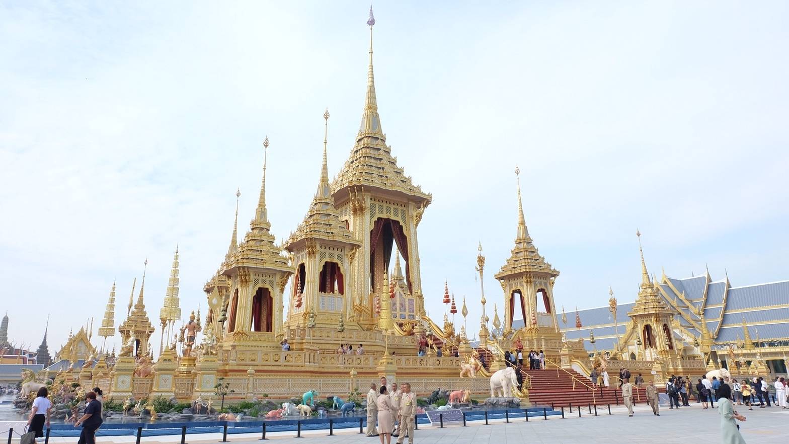 ไม่อนุญาตให้ขึ้นชมชั้น 1-2 พระเมรุมาศ เพื่อความเป็นระเบียบเรียบร้อย