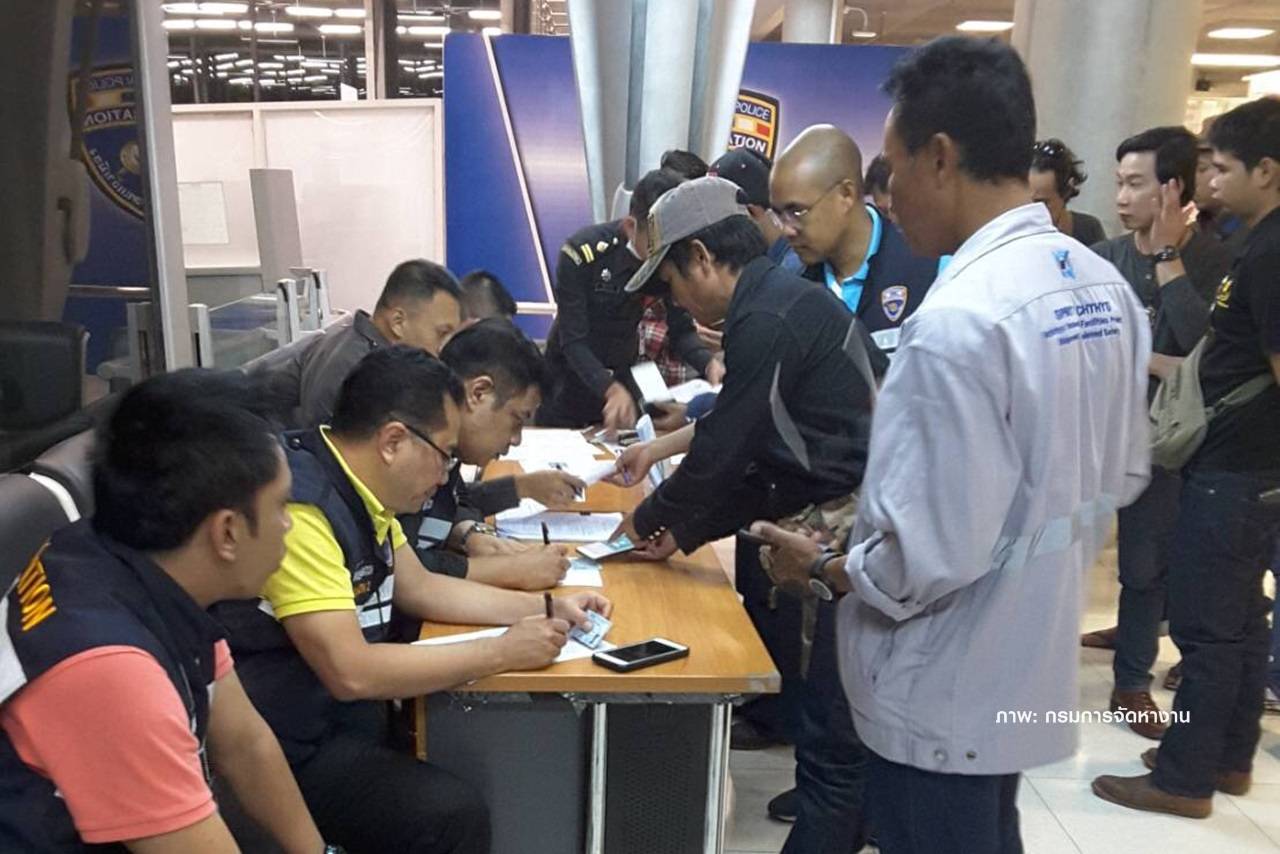 12 แรงงานถูกลอยแพที่ "ดูไบ" กลับถึงไทยแล้ว