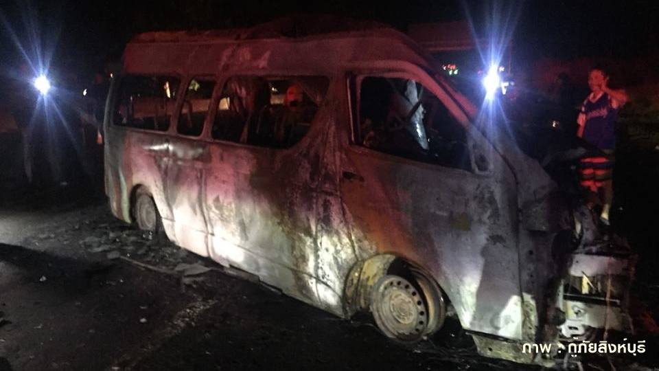 ไฟคลอก 14 ศพ รถตู้ขนแรงงานข้ามชาติพุ่งชนรถบรรทุก จ.สิงห์บุรี