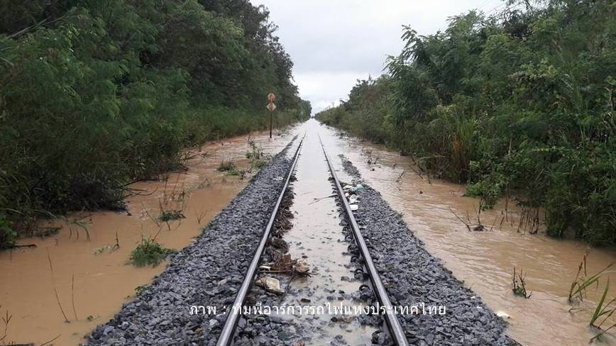 สถานีวังก์พง -เขาเต่า จ.ประจวบฯ เปิดเดินรถได้แล้ว หลังฝนตกหนัก