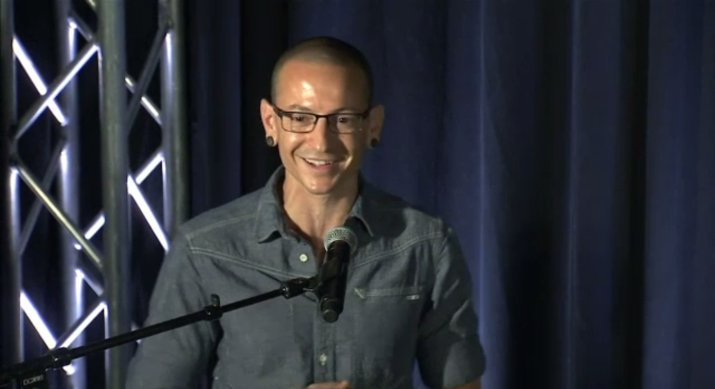 ช็อควงการเพลงโลก นักร้องนำ "Linkin Park" เสียชีวิตจากการฆ่าตัวตาย