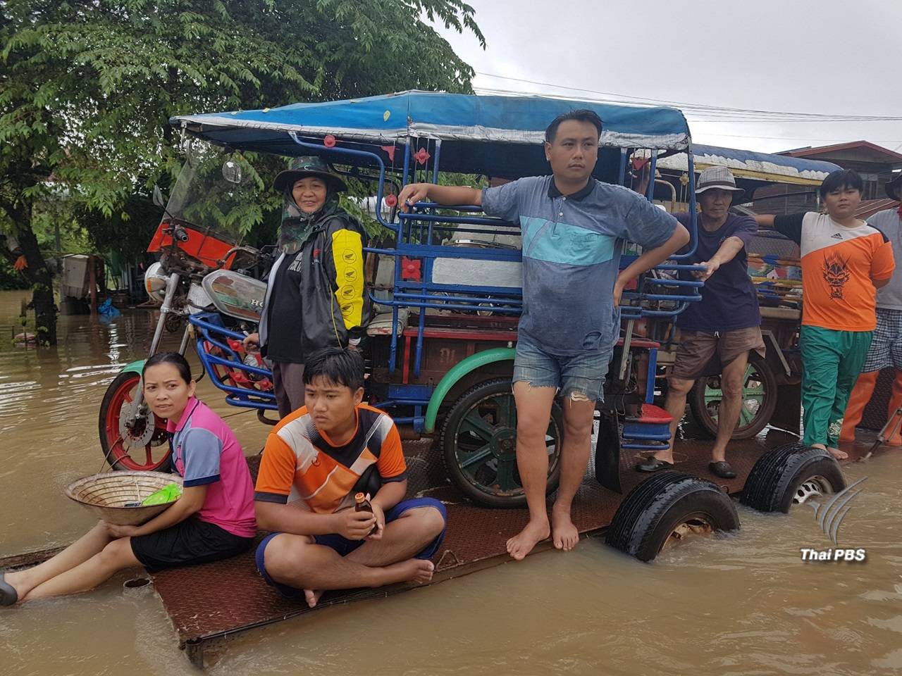 สำรวจชีวิตการปรับตัวของชาวบ้านสกลนคร จมน้ำ 3 วัน