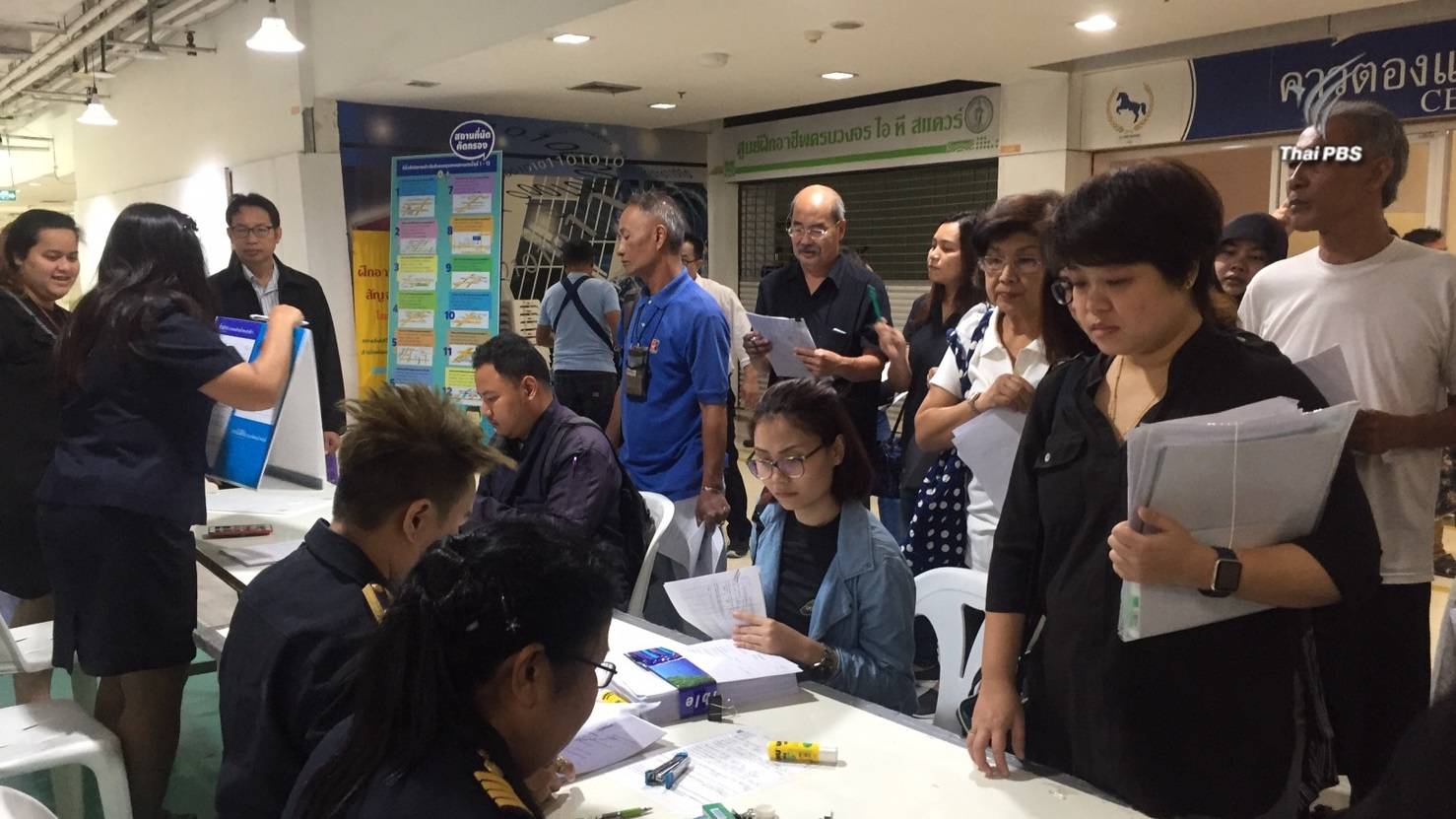 คึกคัก "นายจ้าง-ลูกจ้าง" ทยอยลงทะเบียนแรงงานต่างด้าว วันแรก