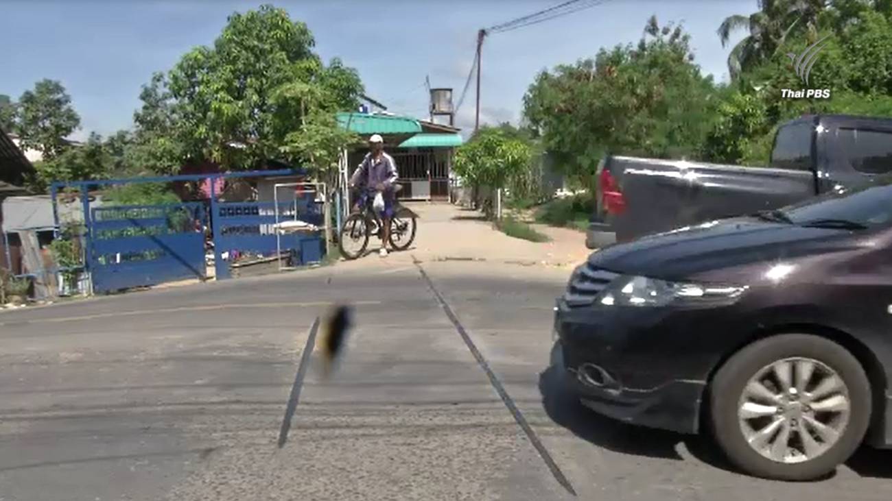 ชาวบ้านรุกที่สร้างบ้านคร่อมรางรถไฟ หาดใหญ่-สงขลา