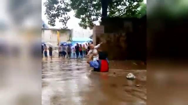 จีนระดมเจ้าหน้าที่ช่วยเหลือผู้ประสบอุทกภัย