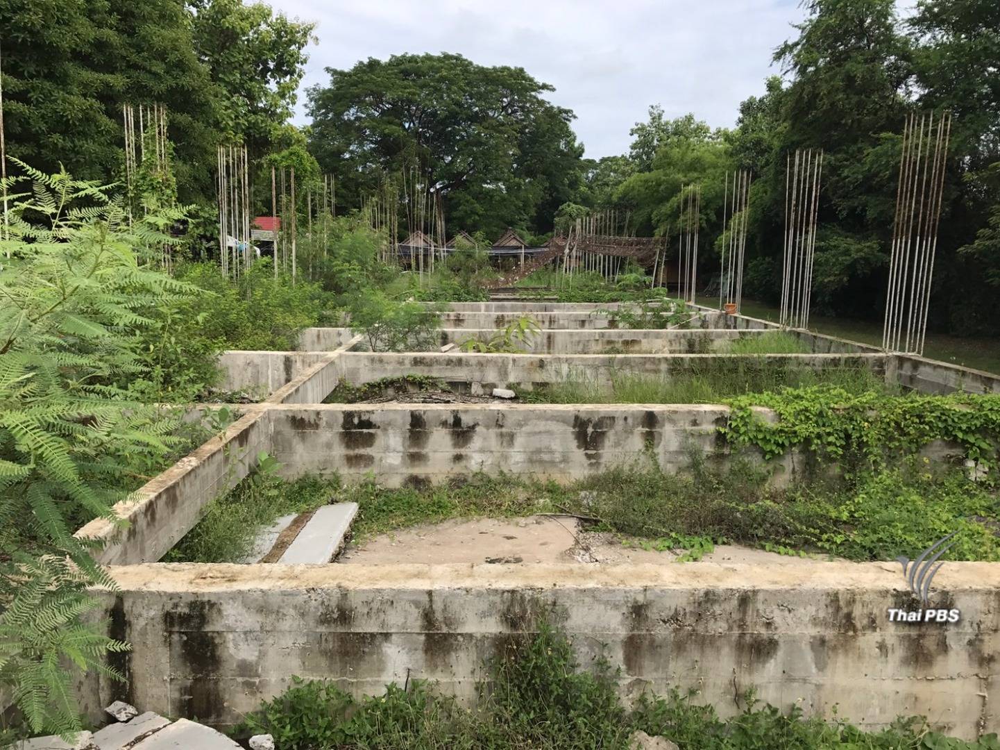 เจ้าอาวาส "วัดเสนหา" ปฏิเสธคืนเงินทอน เป็นเหตุให้อาคารเรียนสร้างไม่เสร็จ ปล่อยร้างเกือบ 20 ปี