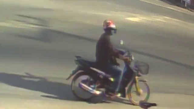 บุกเดี่ยวชิงทรัพย์ร้านทอง เจอเจ้าของคว้าปืนยิงสวนขณะหลบหนี