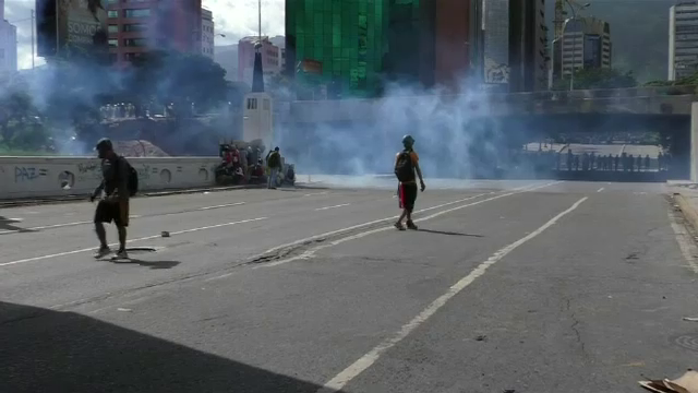 ประท้วงรัฐบาลเวเนซูเอลายืดเยื้อ เสียชีวิตแล้วกว่า 90 คน