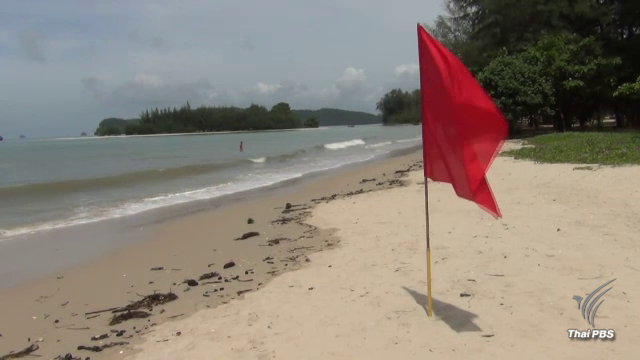 ปักธงแดงหาดนพรัตน์ธารา “ห้ามลงเล่นน้ำ” เหตุคลื่นลมแรง 4-5 วัน 