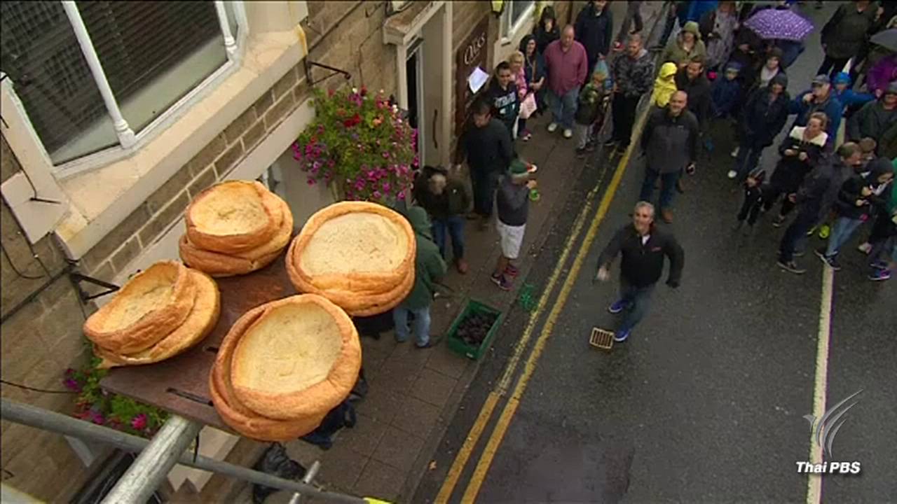 ชายวัย 45 ปีคว้าแชมป์โยนพุดดิ้งดำในอังกฤษ