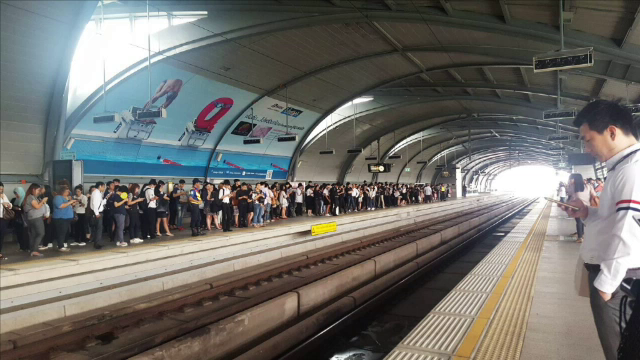 แอร์พอร์ตเรลลิงก์ ชี้แจงเหตุรอนาน “ขบวนรถน้อย-ซ่อมบำรุง-ผู้โดยสารเพิ่ม”