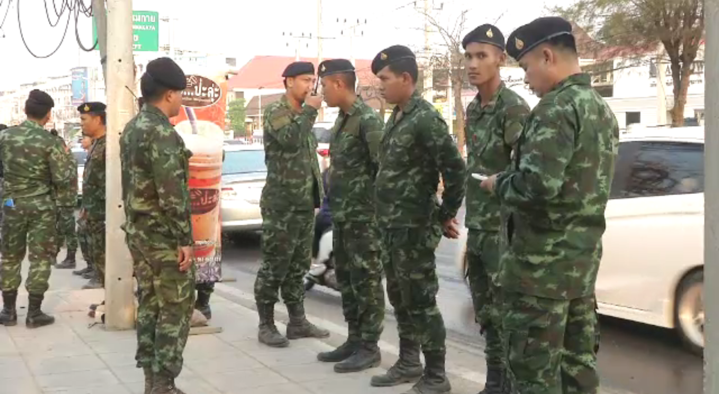 ทหารปรับลดกำลังรอบวัดพระธรรมกายคลายความตึงเครียด