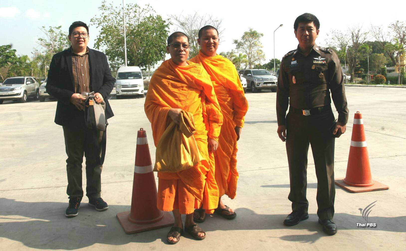 ตำรวจนำตัว "พระสนิทวงศ์" ฝากขังศาลธัญบุรี -พร้อมยื่นค้านประกันตัว