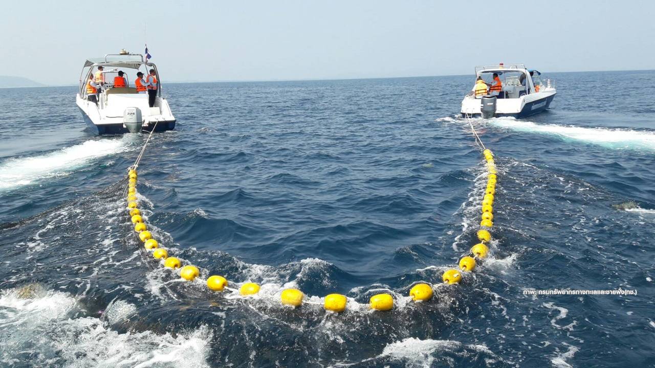 ทช.คาดใช้เวลา 10 วันเก็บขยะหมด-ลมเปลี่ยนทิศพัดแพขยะแตก