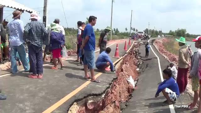 ปลัดอำเภอบ้านแพ้ว จ.สมุทรสาคร สั่งแก้ไขถนนทรุดภายใน 2-3 วัน