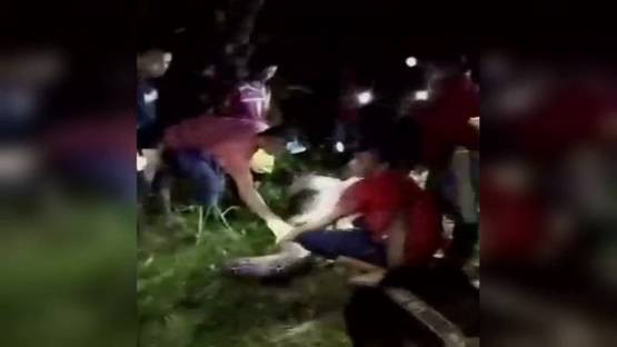 ชาวอินโดฯ ตามหาหนุ่มหายตัว พบร่างในท้องงูเหลือม