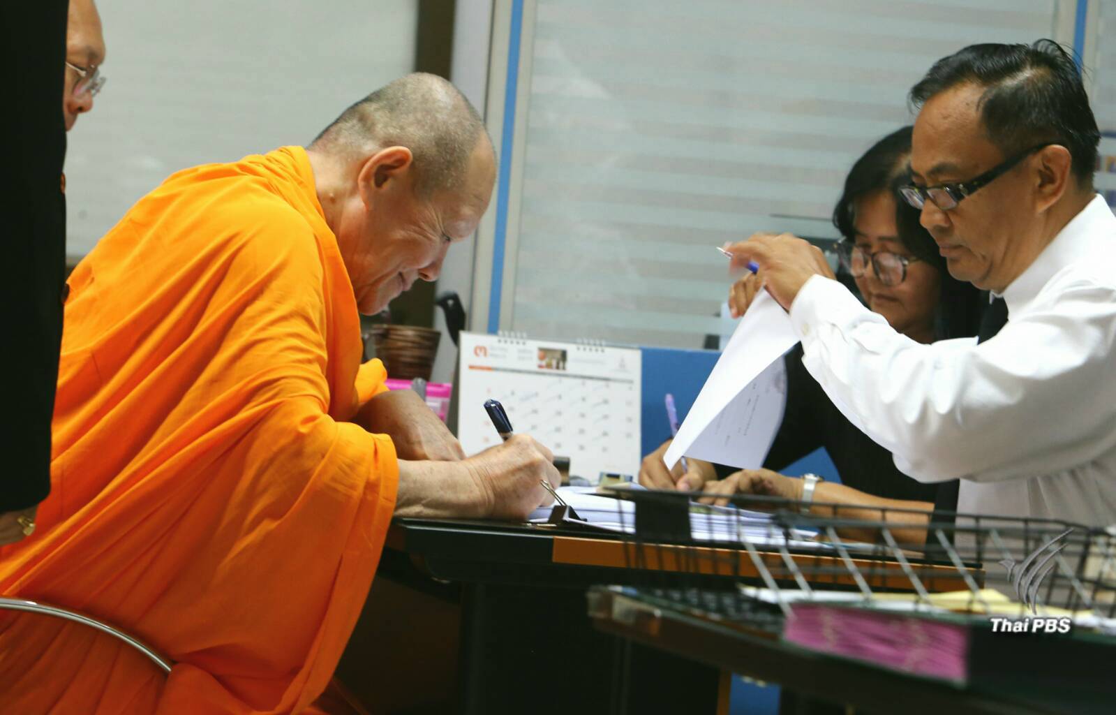 “พระทัตตชีโว”เข้ารับทราบข้อหาฝ่าฝืนคำสั่ง คสช.แล้ว