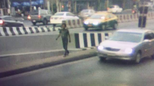 ออกหมายจับ “เอก ล็อก 1” หัวหน้าแก๊งเช็ดกระจกรถ มือเผาถังขยะใต้สะพานไทย -เบลเยียม