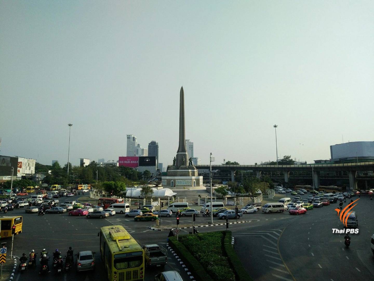 "คมนาคม" สั่งขสมก.-รฟม. เพิ่มเที่ยวรถรับมือเปิดเทอมพรุ่งนี้