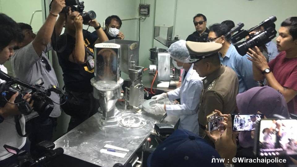 ตร.บุกค้นโรงงานผลิตอาหารเสริมย่านปทุมธานี พบใส่สารต้องห้าม