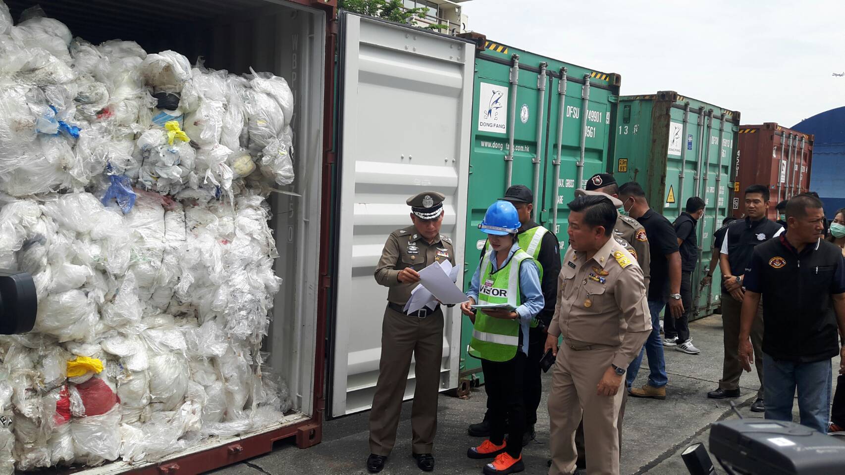 ผงะ! โรงงานลักลอบนำเข้าขยะพลาสติก 2 หมื่นตัน