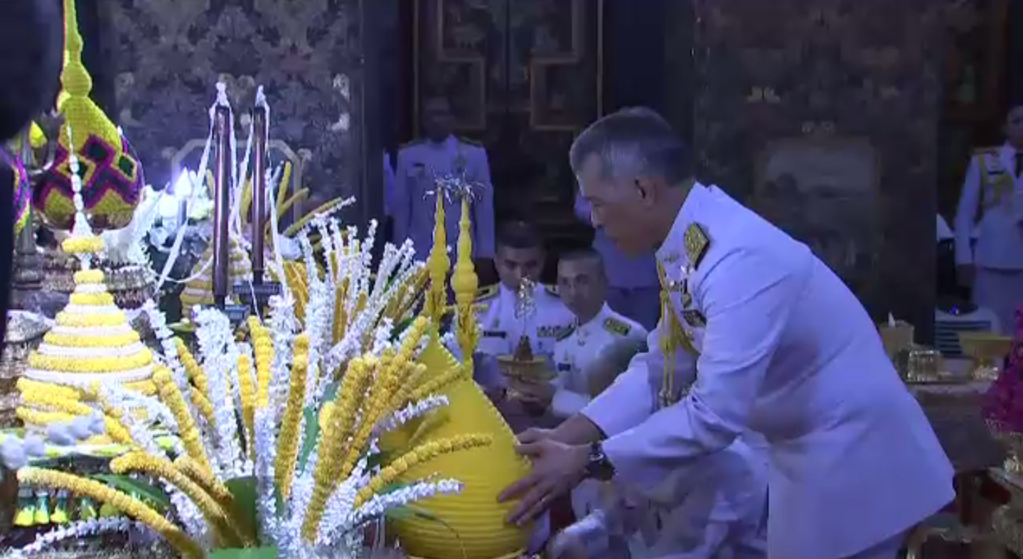 สมเด็จพระเจ้าอยู่หัว ทรงบำเพ็ญพระราชกุศล เนื่องในเทศกาลเข้าพรรษา