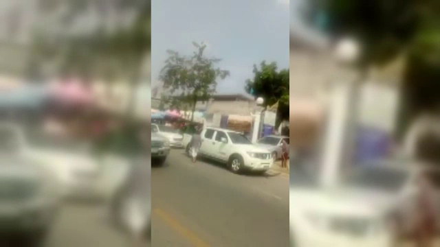 ตร.จ่อคุยเจ้าของตลาดนัดเพิ่มที่จอด แก้ปัญหารถขวางหน้าบ้าน