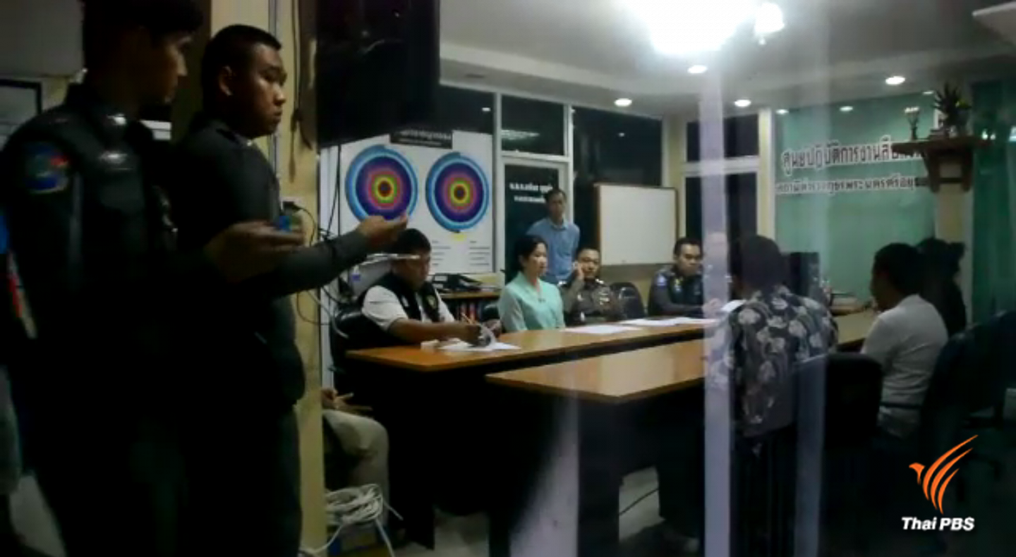 นักท่องเที่ยวปีนโบราณสถานอยุธยามอบตัว