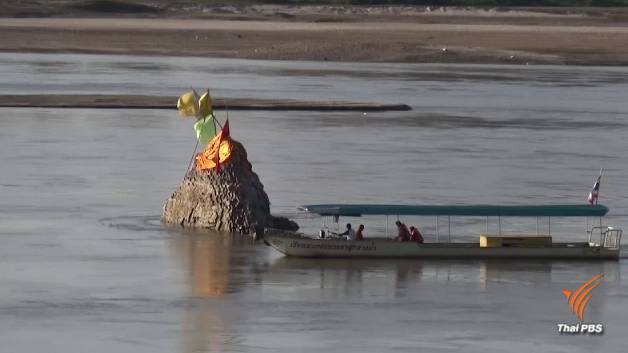 นักท่องเที่ยวแห่สักการะพระธาตุกลางน้ำ จ.หนองคาย