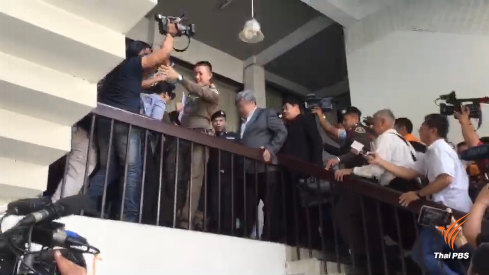 "เปรมชัย" มาตามนัดรับทราบ 3 ข้อกล่าวหาคดีงาช้าง-ปืน-ติดสินบน