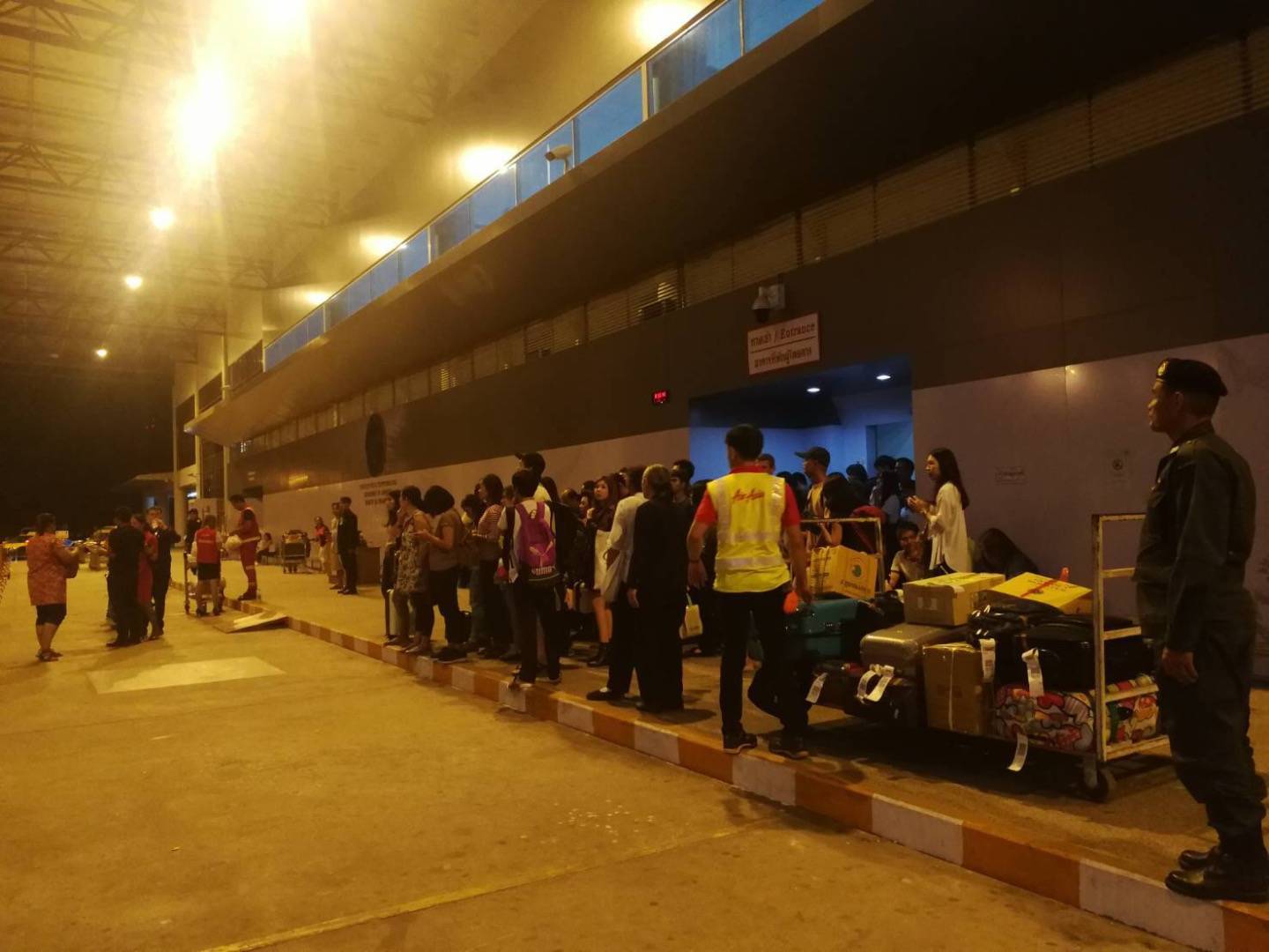 สนามบินอุบลฯ ยกเลิกเที่ยวบิน ผู้โดยสารตกค้างเพียบ