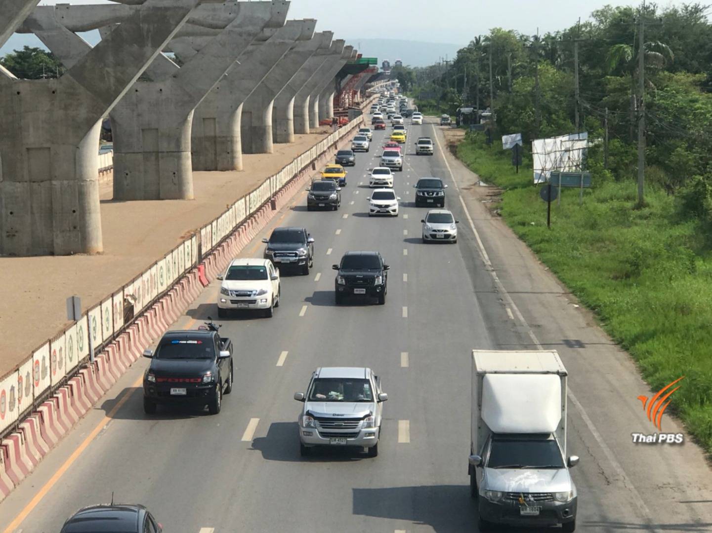 ประชาชนเดินทางกลับ ถนนมิตรภาพรถหนาแน่น