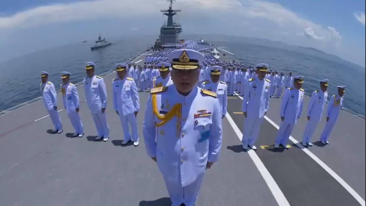 ทหารเรือ 3 พันนาย แปรอักษรเฉลิมพระเกียรติ รัชกาลที่ 10