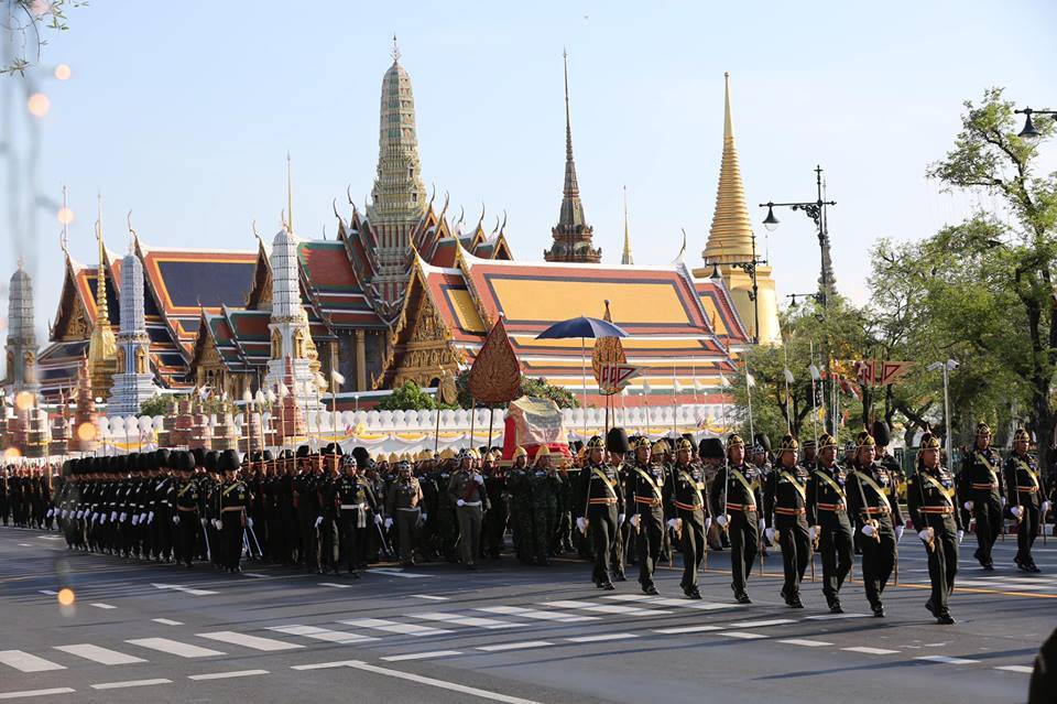รัฐบาลชวน ปชช.สวมเสื้อเหลืองเฝ้าฯ ถวายพระพรชัยมงคล