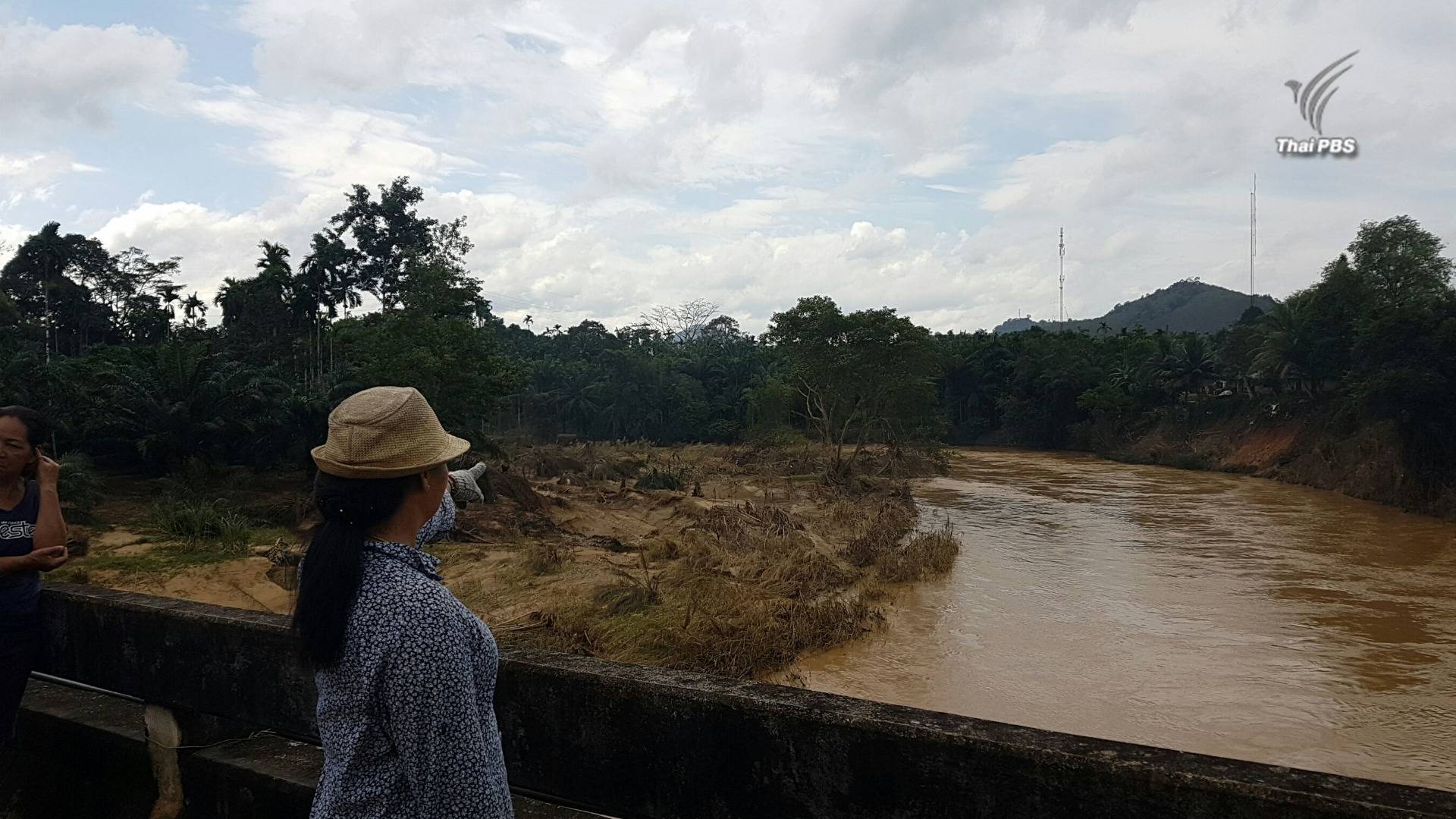 เร่งซ่อมเครื่องเฝ้าระวังน้ำท่วม-ดินถล่ม อ.พะโต๊ะ หลังน้ำซัดพัง