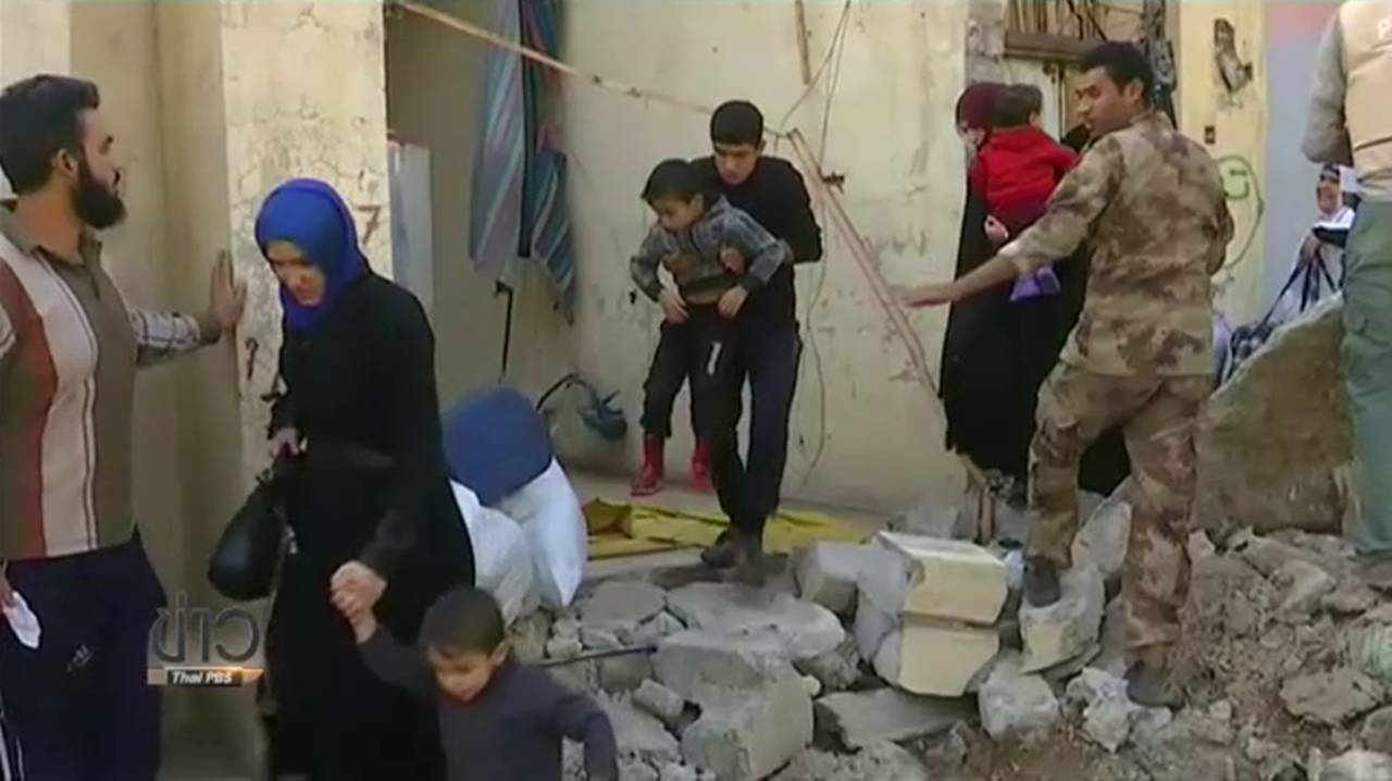 ชาวเมืองโมซูลอพยพหนีภัยสู้รบกองทัพอิรัก-ไอเอส