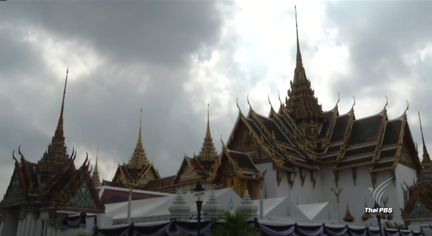 ประชาชนเดินทางไปกราบถวายบังคมพระบรมศพกันอย่างเนืองแน่น