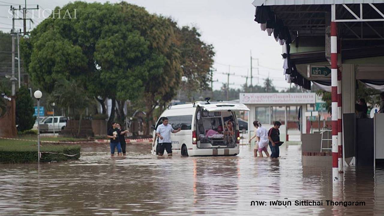 รพ.บางสะพานอพยพผู้ป่วย หลังน้ำทะลักเข้าท่วม