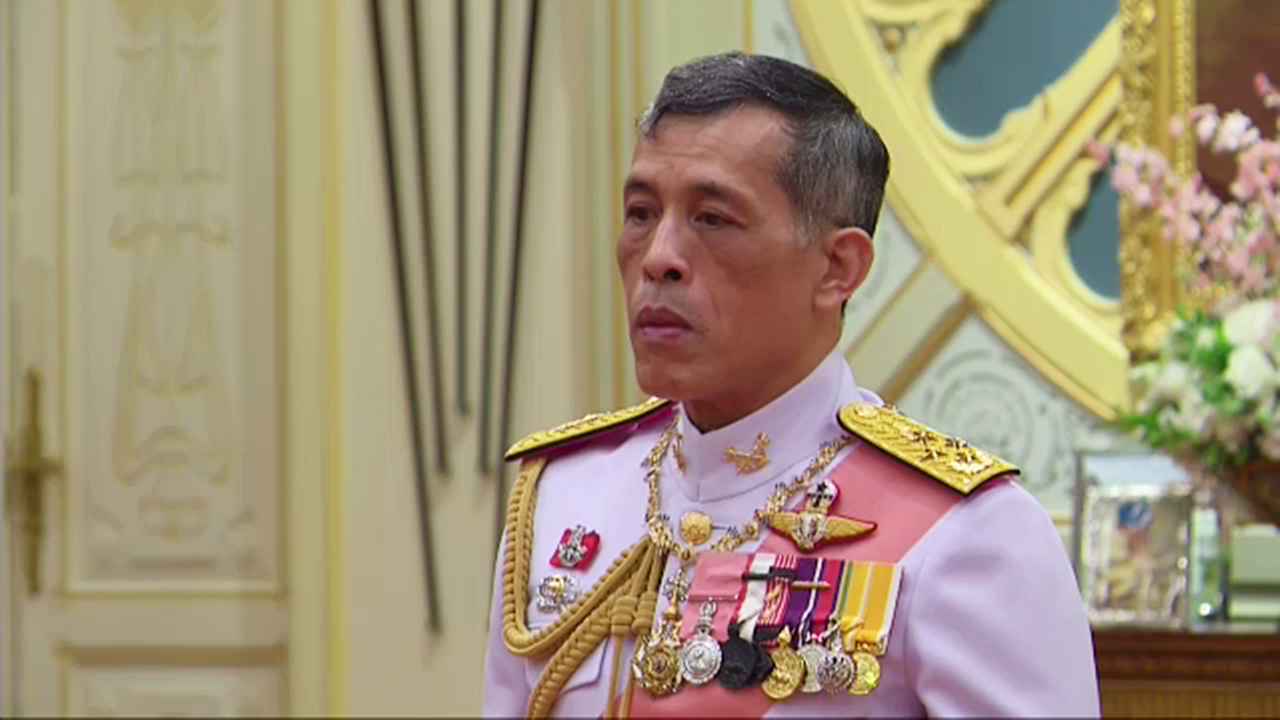 นาทีประวัติศาสตร์ พระราชดำรัสตอบรับขึ้นทรงราชย์เป็นพระมหากษัตริย์ รัชกาลที่ 10